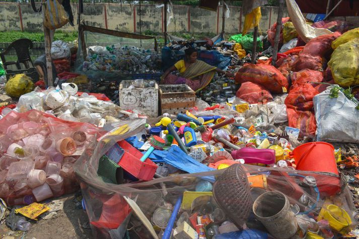 Stór hluti plastúrgangs Vesturlanda endar í fátækari ríkjum heims.