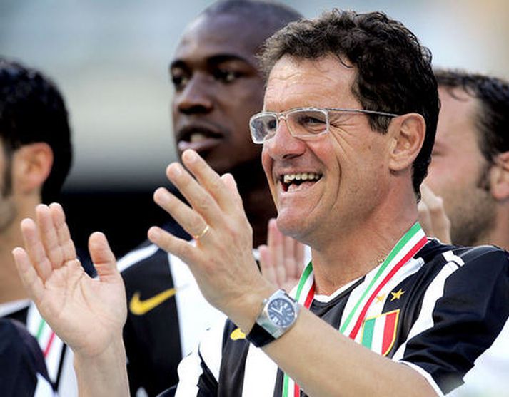 Fabio Capello fagnar meistaratitlinum sem Juventus vann vorið 2005.