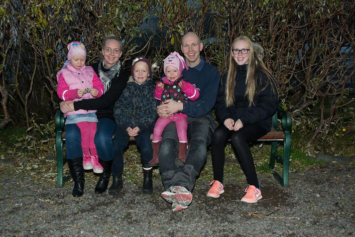 Pálína Jóhannsdóttir, framkvæmdastjóri Ástarvikunnar, ásamt fjölskyldu sinni við setningu hátíðarinnar.