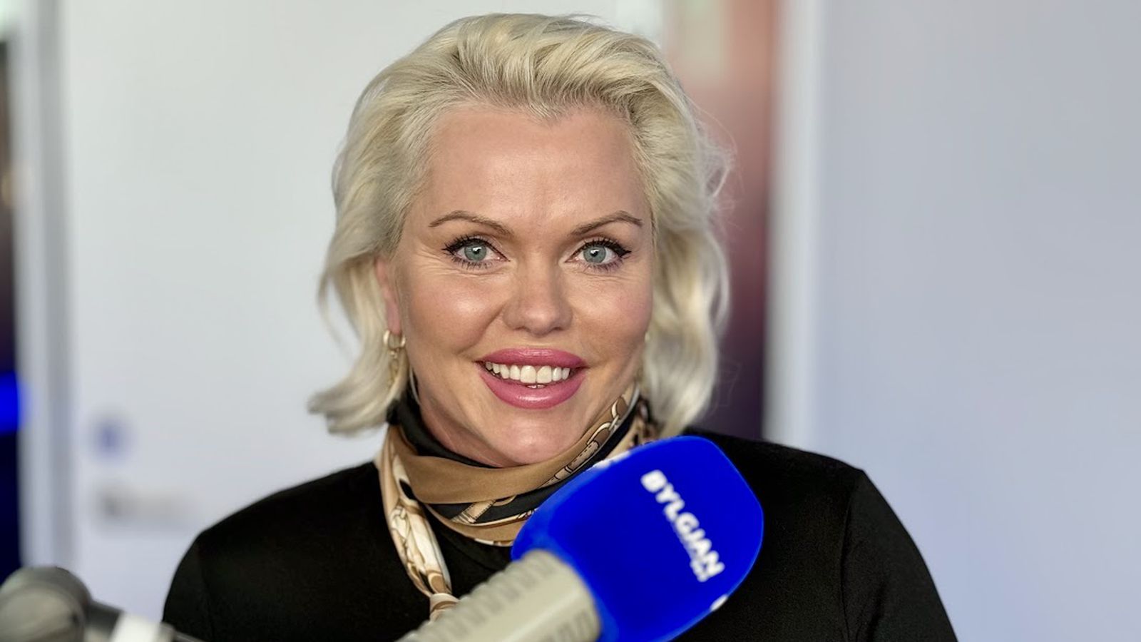 Hvað ætlar Ásdís Rán að gera sem forseti? - Útvarp - Vísir