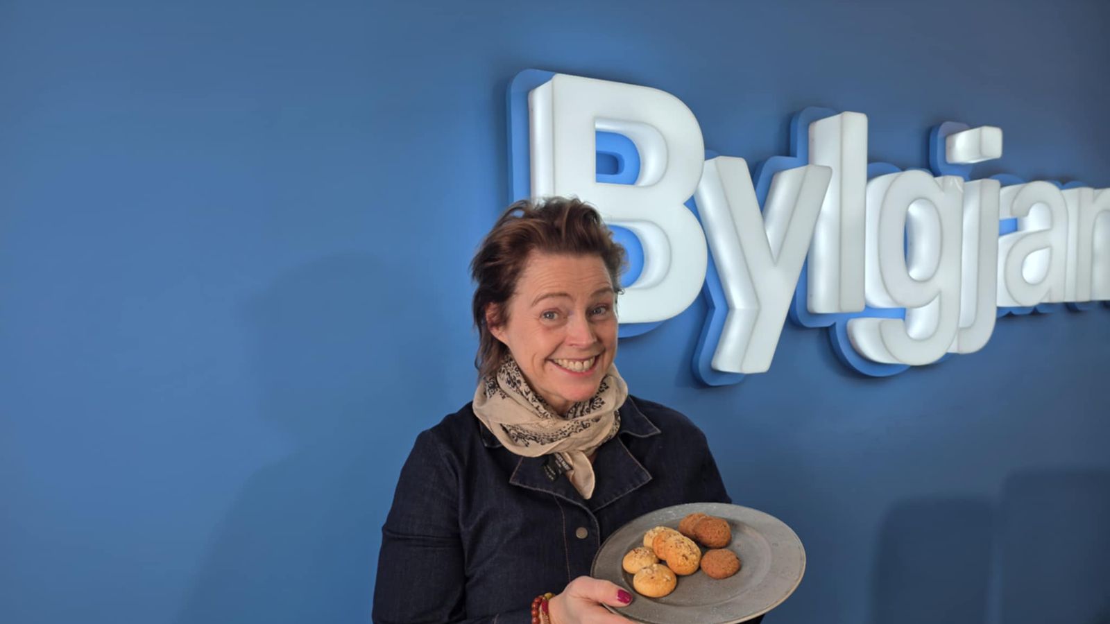 Breytist í vændiskonu um helgar - Útvarp - Vísir