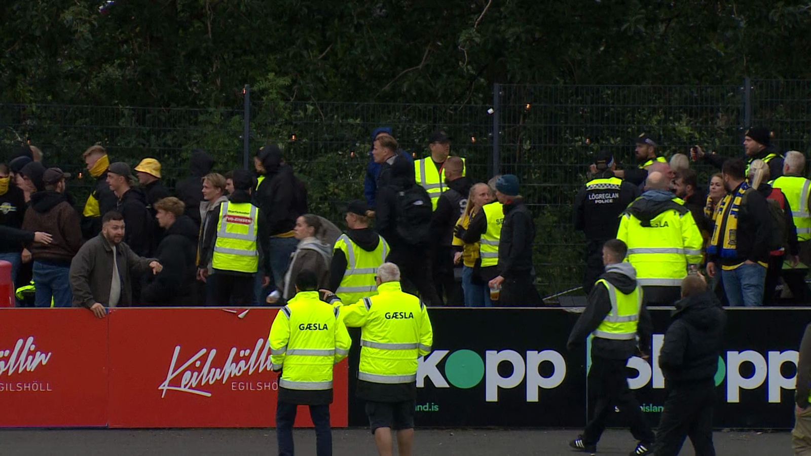 Lætin í stuðningsmönnum Bröndby - Sjónvarp - Vísir
