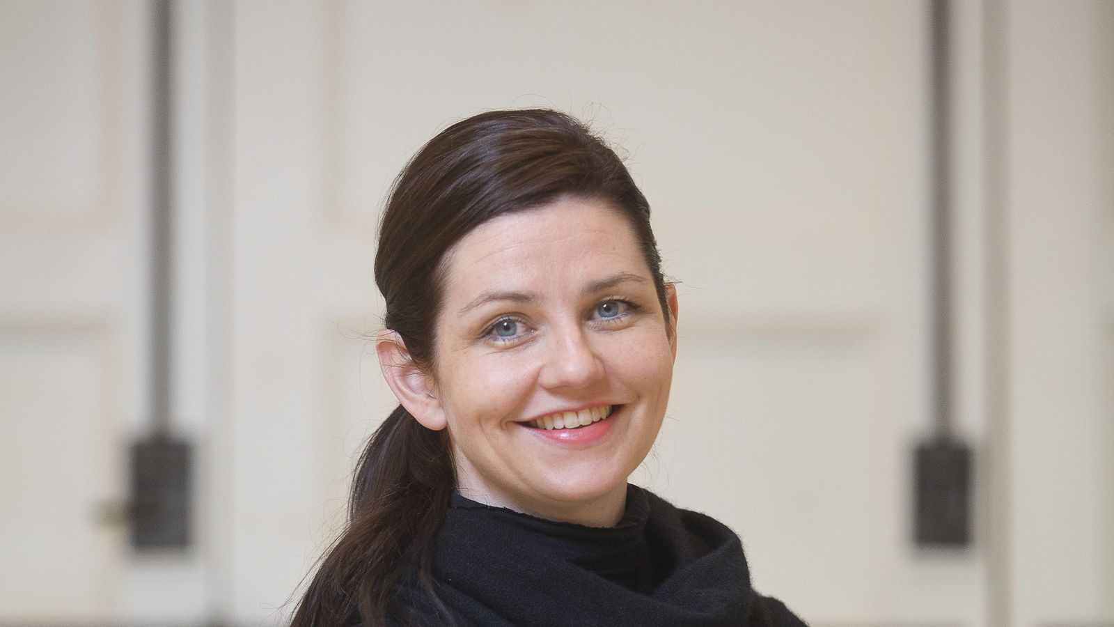 Hlín Helga Guðlaugsdóttir prýðir forsíðu Lífsins á morgun - Sjónvarp ...