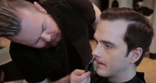 Björn Bragi litar mottuna