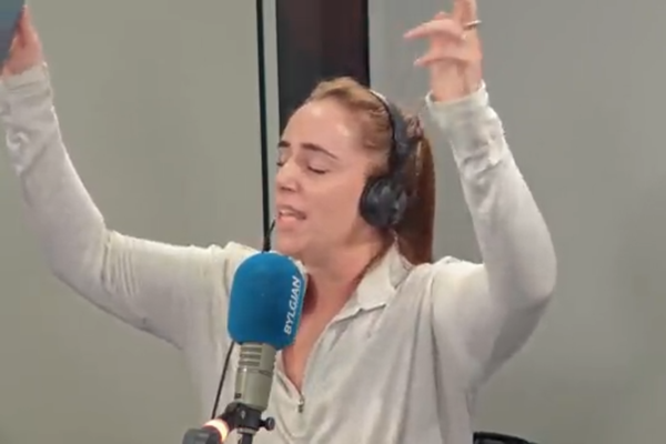 Eva Ruza tók óvænt lagið í Bítinu