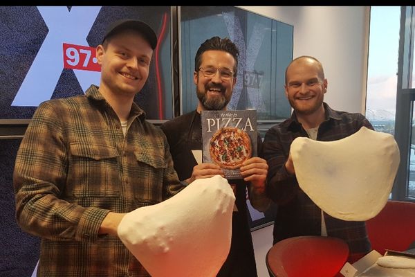 Ómar Úlfur - lærir að gera pizzu fyrir fjölskylduna