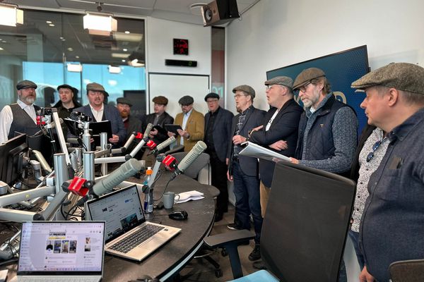 Raddbandafélag Reykjavíkur tóku lagið í beinni útsendingu