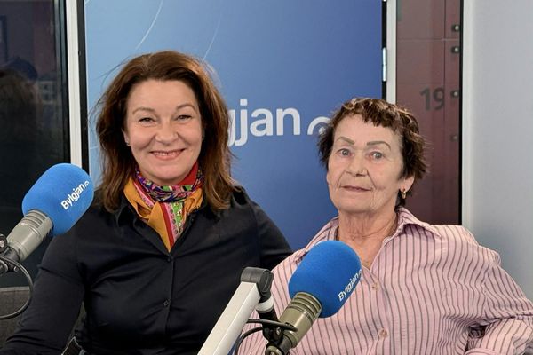 Að verða sjötug og drífur fjölskylduna með í hjálparstarf til Afríku