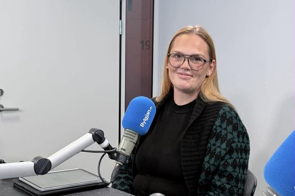 Missti son sinn og fann líkn í listinni