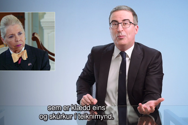 John Oliver gerir stólpagrín að Michelle Ballarin