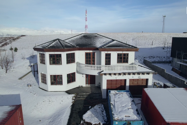 Keyptu það myglað hús að hreinsa þurfti allt út og skipta um þak