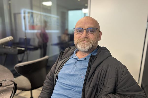 Bítið - Mikil eftirspurn úti í heimi eftir djúpsteikta fiskinum hans Issa