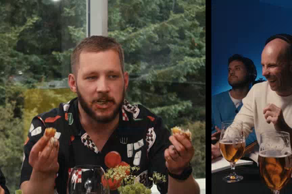 Tróð matnum upp í sig til að reyna fá andstæðinga sína til að hlæja