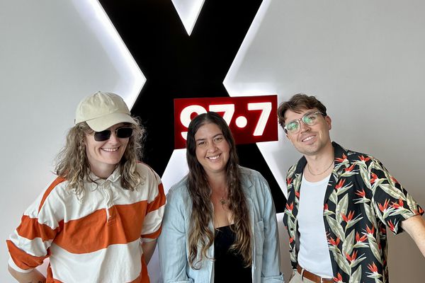 TÁR ræða svefnleysi, ælu fyrir gig & nýtt lag