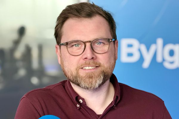 Síminn stoppar ekki hjá herra sólmyrkva 