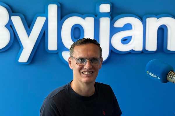 Tilbúinn að plasta tjaldið fyrir Þjóðhátíð
