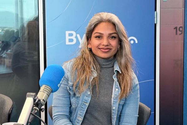 Brotnaði niður þegar salurinn tæmdist en hún stóð aftur upp