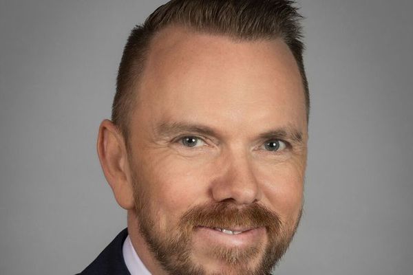 Ráðherra flóttamannamála lýsir stuðningi við dómsmálaráðherra í innflytjendamálum 