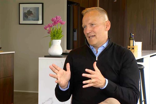 Ísland í dag - Ert þú bjargvættur, hetja, blóraböggull, týnda barnið eða trúðurinn?