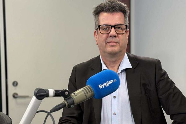 Varla til nýbyggt fjölbýlishús án galla