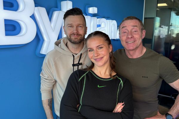 Sá Diljá syngja og sá að þau yrðu að gera lag saman