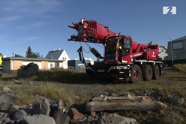 Elli krani kom fyrir risastórum glugga í húsi Gísla og Nínu