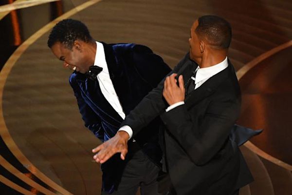 Will Smith sló Chris Rock á Óskars­verð­laununum