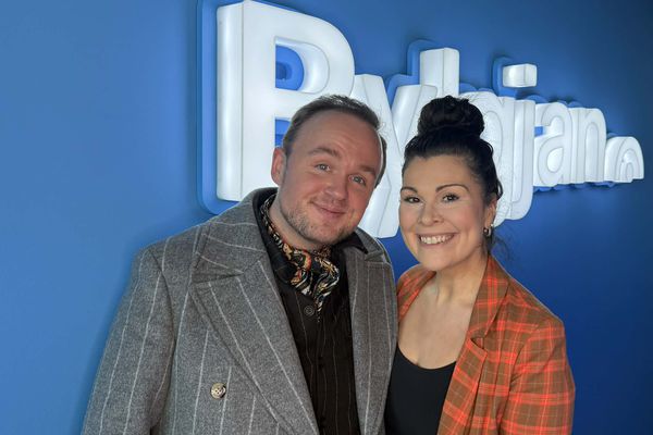 Erna Hrönn: Gráglettið lag um það að vera alveg einn