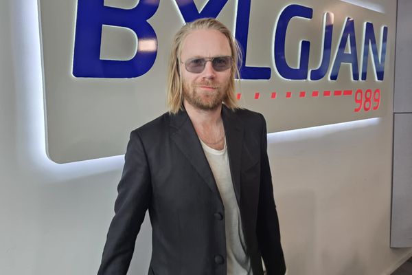 Flytur með fjölskylduna til LA í tónsmíðanám