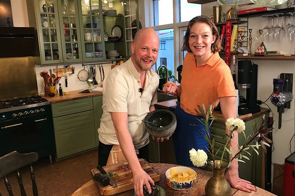 Ísland í dag - Saga Garðarsdóttir eldar aldrei á sínu heimili