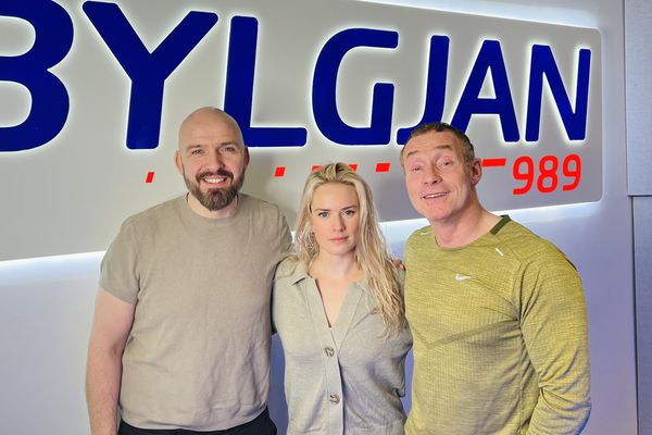 Saman í nýju jólalagi