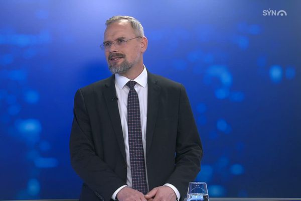 Efnahagsráðherra í kröppum dansi