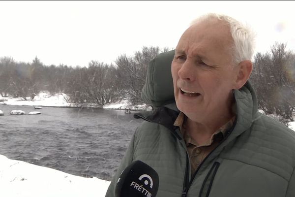 Veiðimenn gætu þurft að brjóta ísinn af ánum