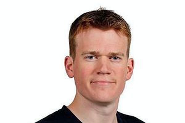 Hversu langt á fréttamaður að ganga til að fá ráðherra til að svara spurningu? 