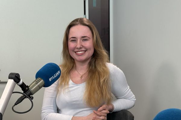 Féll fyrir íslenska hestinum í Sviss og lærir nú hestafræði