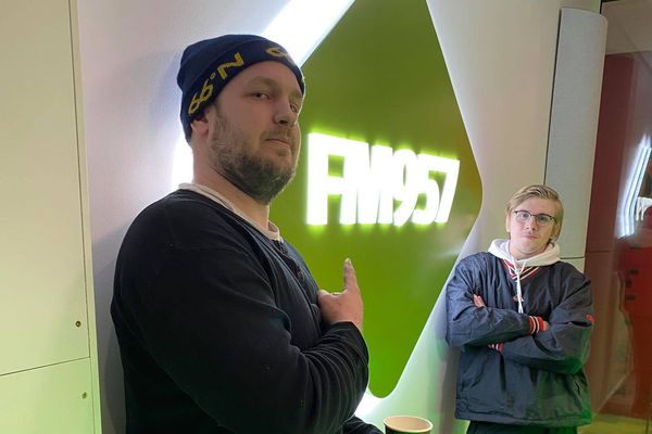 Brennslan - Twitter vikunnar : Góða fólkið komið með eigin drykk