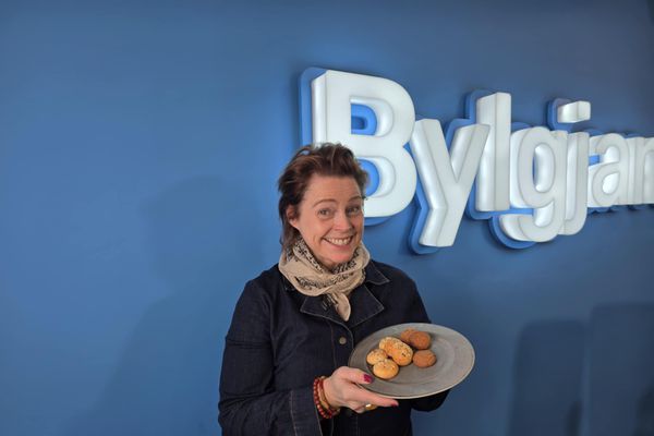 Breytist í vændiskonu um helgar