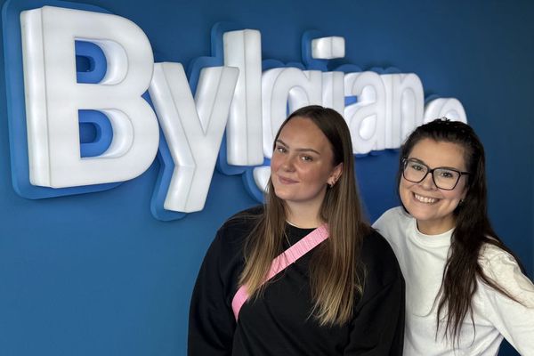 Erna Hrönn: Sýnir á sér tvær ólíkar hliðar á plötunni