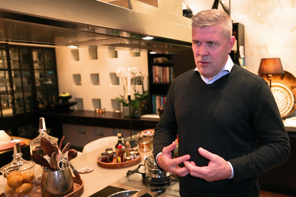 Ísland í dag - Morgunkaffi til Bjarna Ben