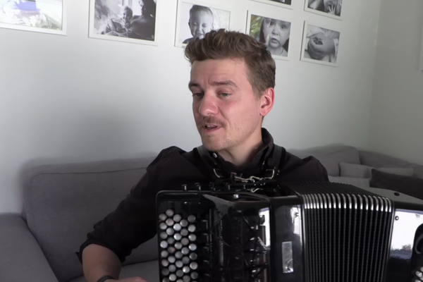 Flottur harmoníkuleikari úr Skagafirði