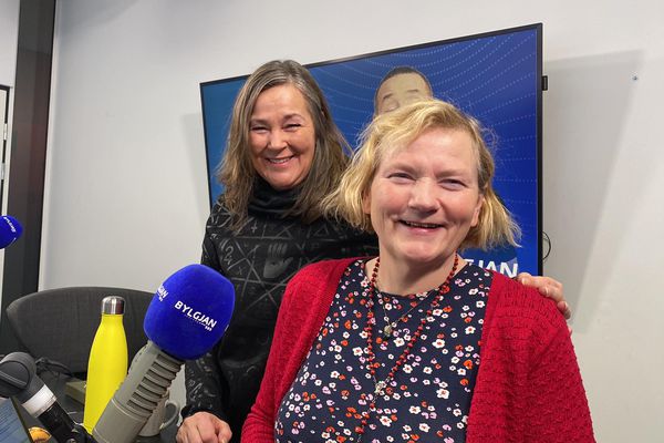 Bítið - Miðlar geta lesið í hvað sem er