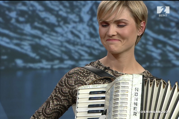 Kristrún með nikkuna