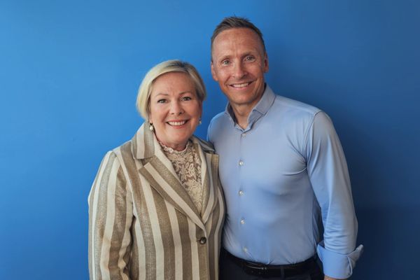 Bjó til hefð að ganga á höndum í konungshöllum