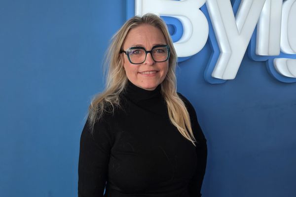 Nýbyrjuð að læra á trommur