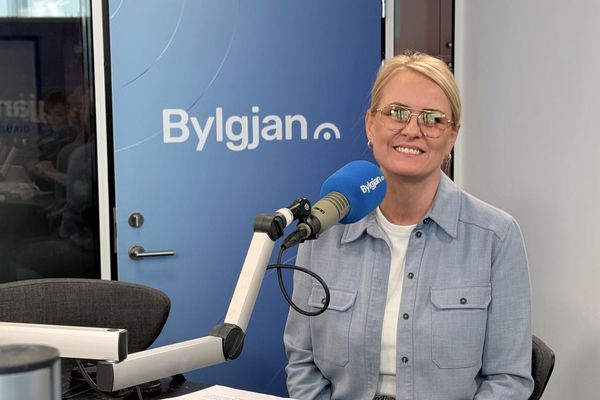 Hvetur eldri hjón til að hjálpa hvert öðru með tannhirðu