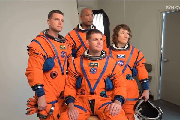 Sögulegt geimskot í kvöld