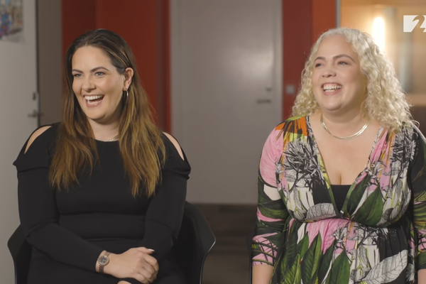 Eftir fjögur ár er húsið ekki tilbúið og gluggatjón upp á þrjátíu milljónir