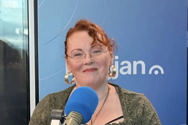 Hreinsanir í kerfinu en ríkisstjórnin heldur