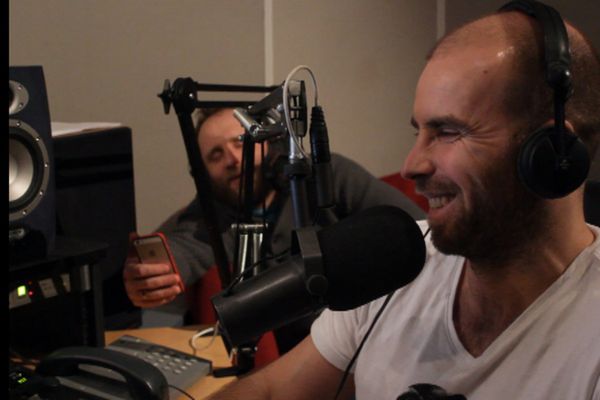 FM95BLÖ - Skráðu mömmu á Einkamál