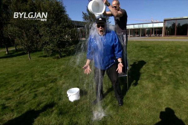 Ísfötuáskorunin -skorað er á Sigmund Davíð, Bjarna Ben og Heimi Karls